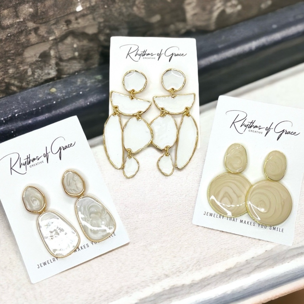Radiant White Stone Dangle Earrings: Unleash Your Boho Chic Vibes! ✨ NWT